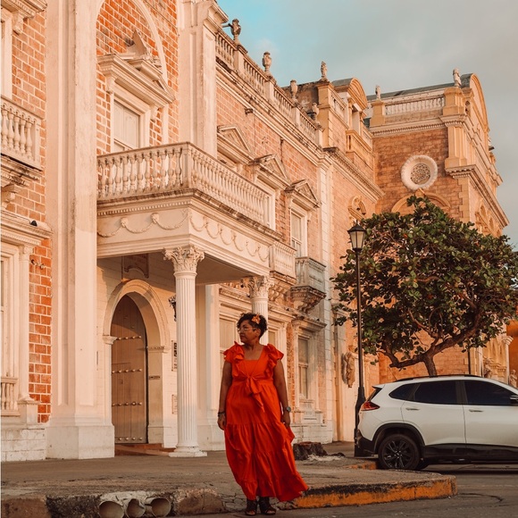 Meet your Posher, Lydia - Picture 2 of 2